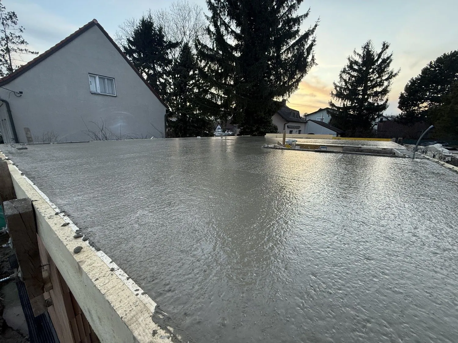 Frisch betonierte Geschoßdecke