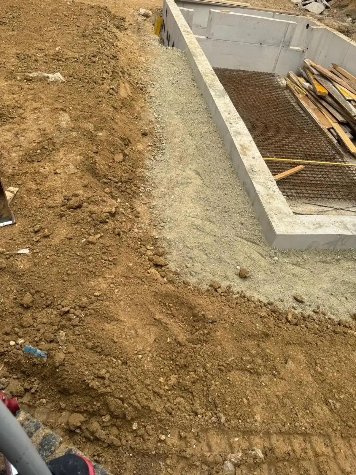 Fundamentgraben auf einem Baugrundstück